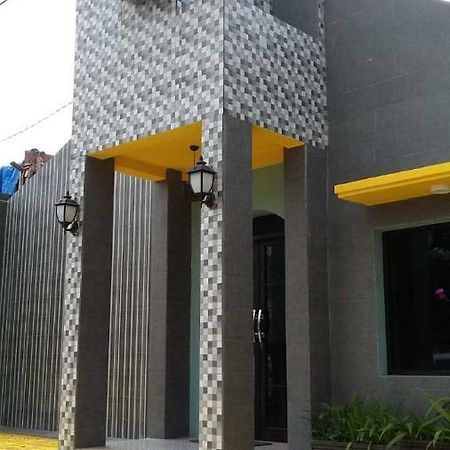 Isro Guesthouse Syariah Kepanjen Экстерьер фото