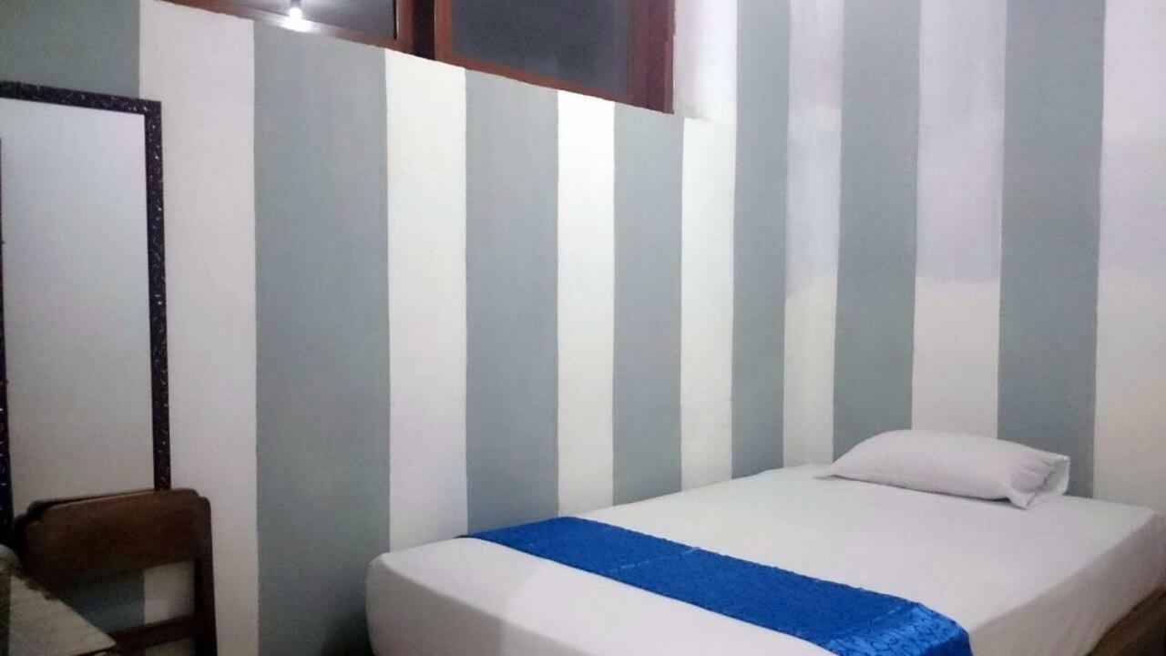 Isro Guesthouse Syariah Kepanjen Экстерьер фото