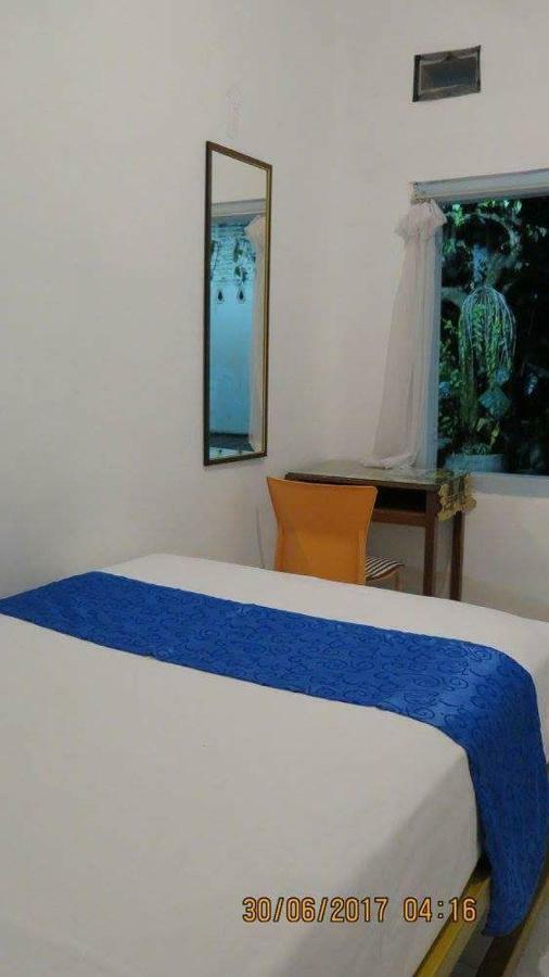 Isro Guesthouse Syariah Kepanjen Экстерьер фото
