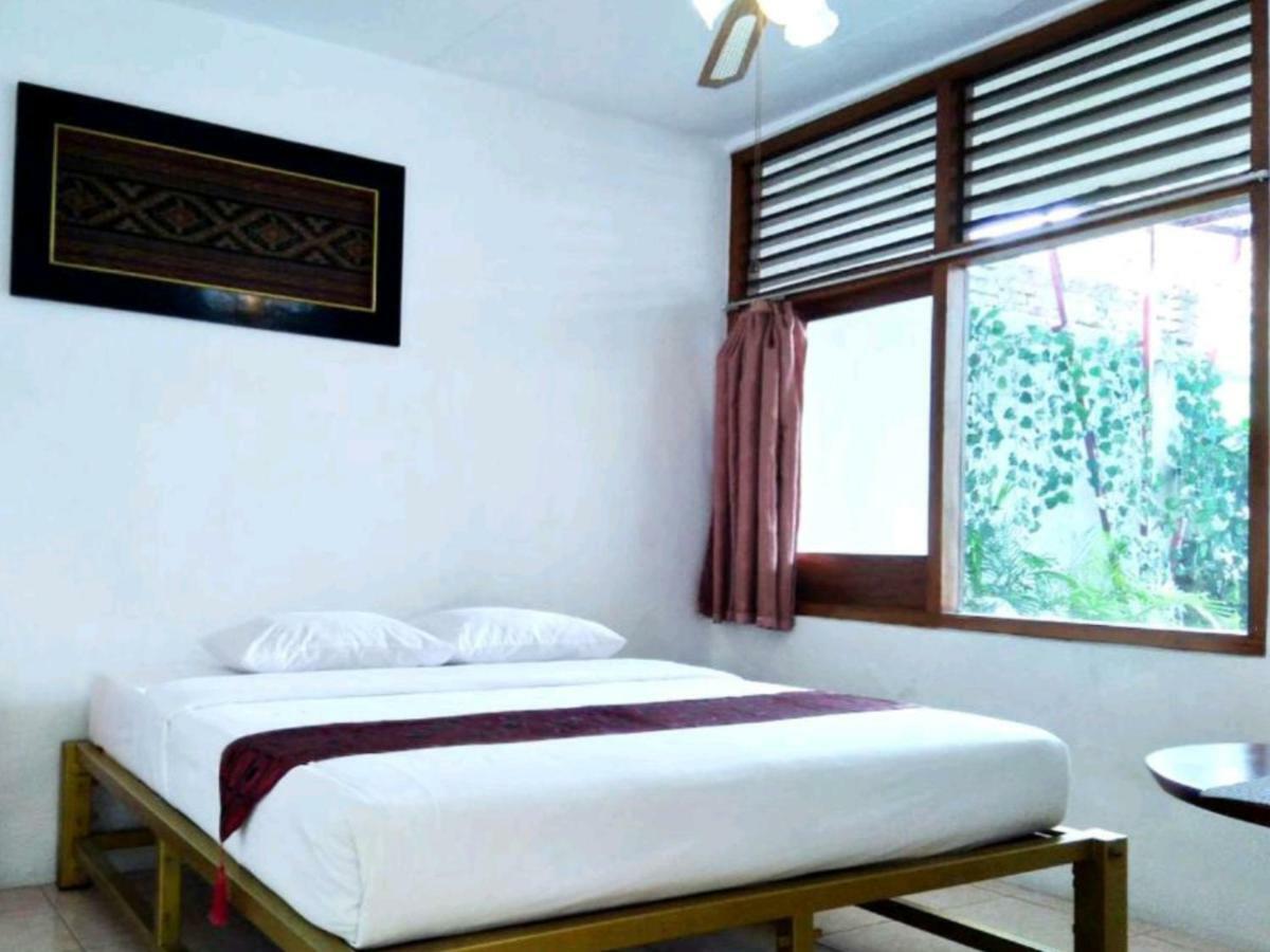 Isro Guesthouse Syariah Kepanjen Экстерьер фото